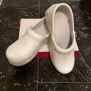 Dansko white clog size 37. Great condition!